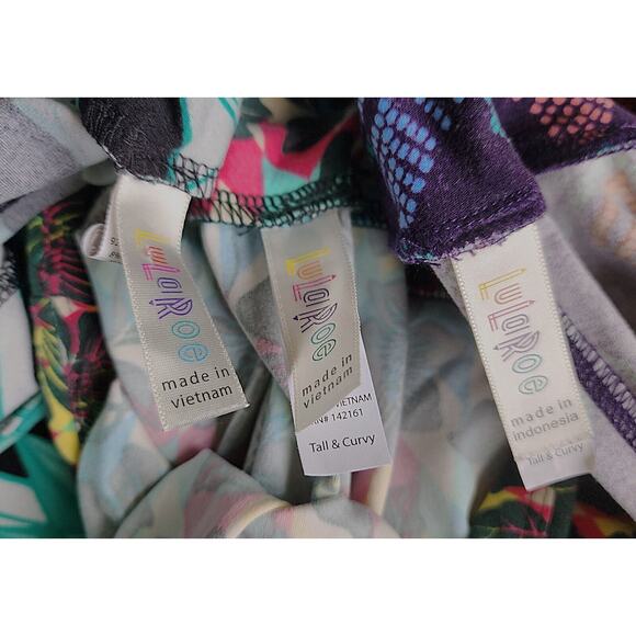 LuLaRoe-Leggings-Long Length-Different Patterns-2 @ Tall & Curvy-1 @ One Size - Picture 12 of 15